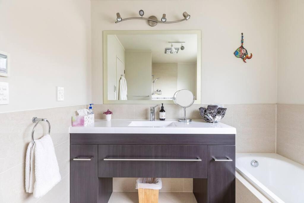 Quiet And Cosy Apartment Waikanae Ngoại thất bức ảnh